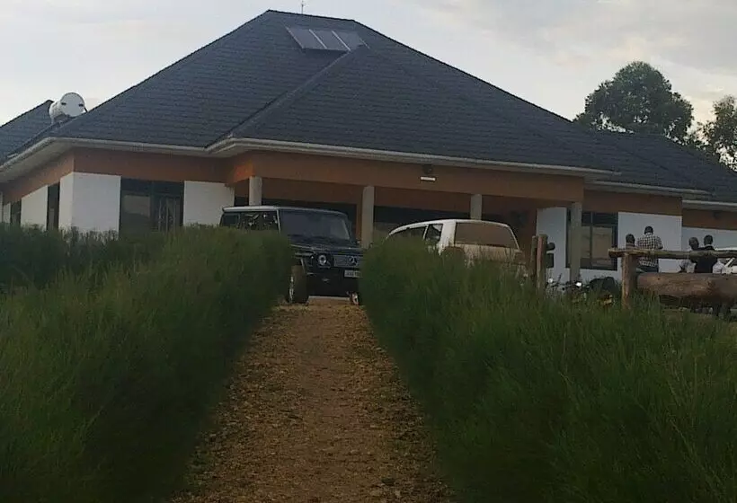 هتل The Crested Crane Bwindi