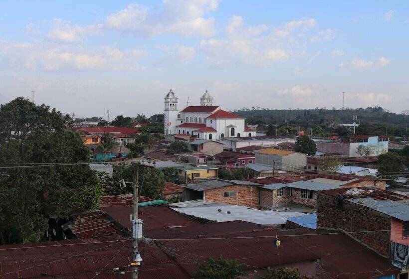 هتل Vista Los Volcanes