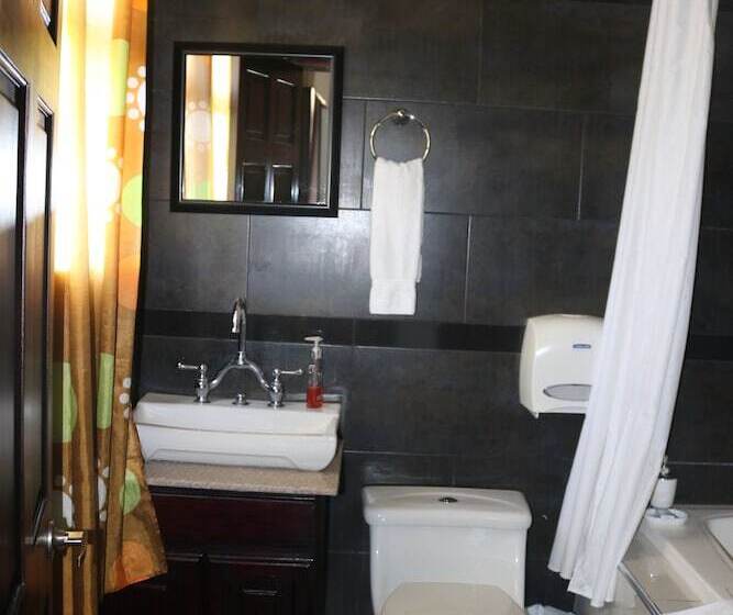 هتل Vista Los Volcanes