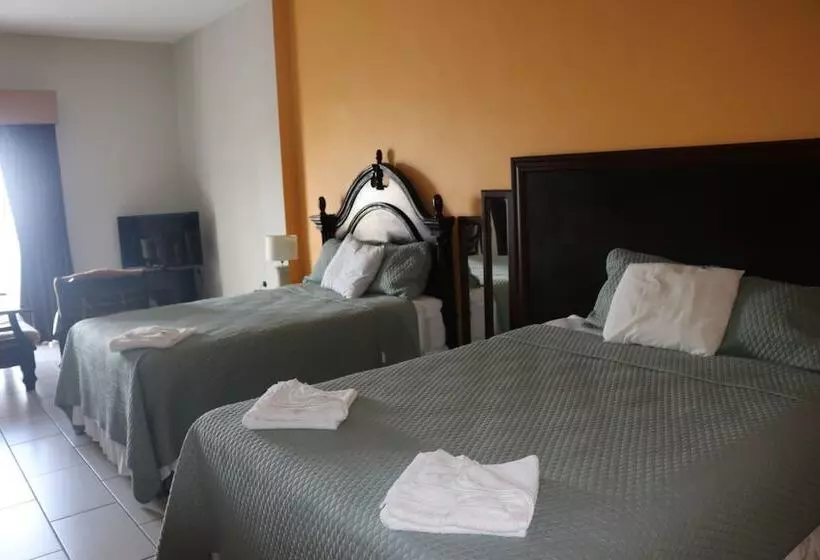 هتل Vista Los Volcanes