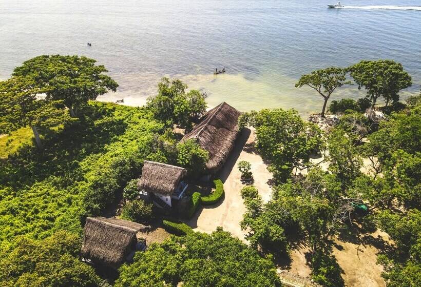 Media Luna Hostel Baru