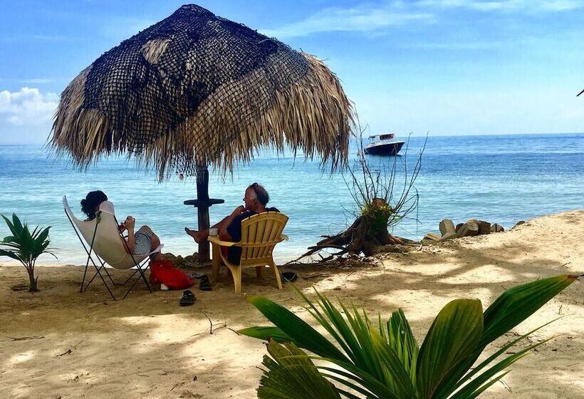 Media Luna Hostel Baru