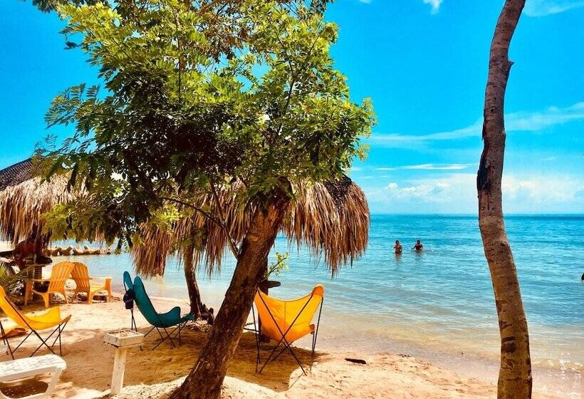 Media Luna Hostel Baru