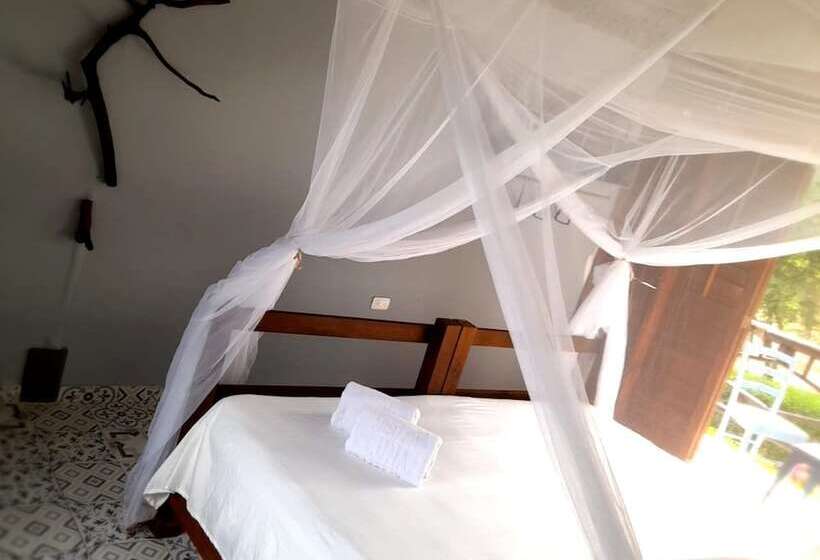 Media Luna Hostel Baru