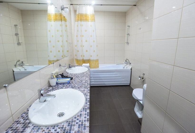 بنسيون Baza Otdyha Staroladozhskaya Dacha