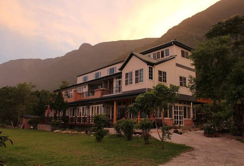 تختخواب و صبحانه Joy Garden