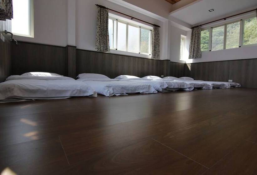 تختخواب و صبحانه Joy Garden