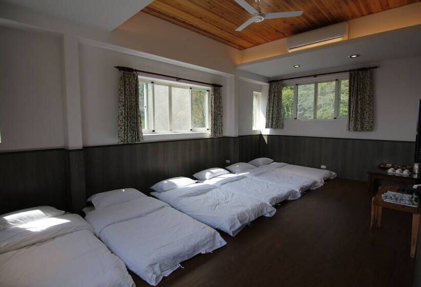 تختخواب و صبحانه Joy Garden