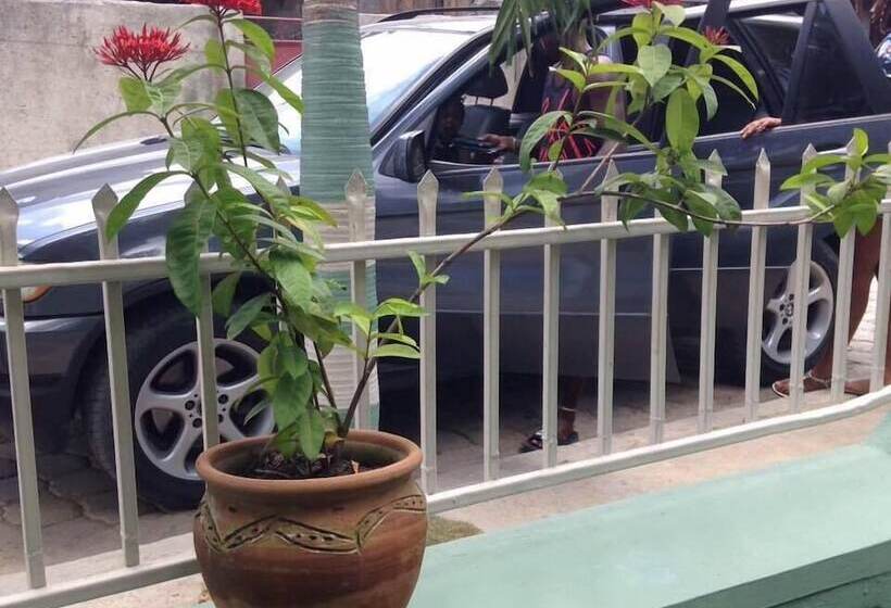 تختخواب و صبحانه La Belle Maison Milot