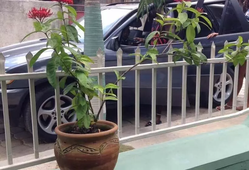 تختخواب و صبحانه La Belle Maison Milot