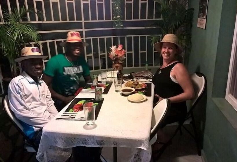 تختخواب و صبحانه La Belle Maison Milot