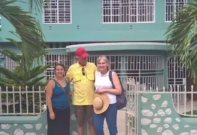 تختخواب و صبحانه La Belle Maison Milot