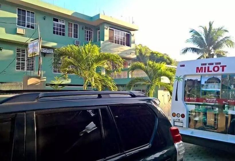 تختخواب و صبحانه La Belle Maison Milot