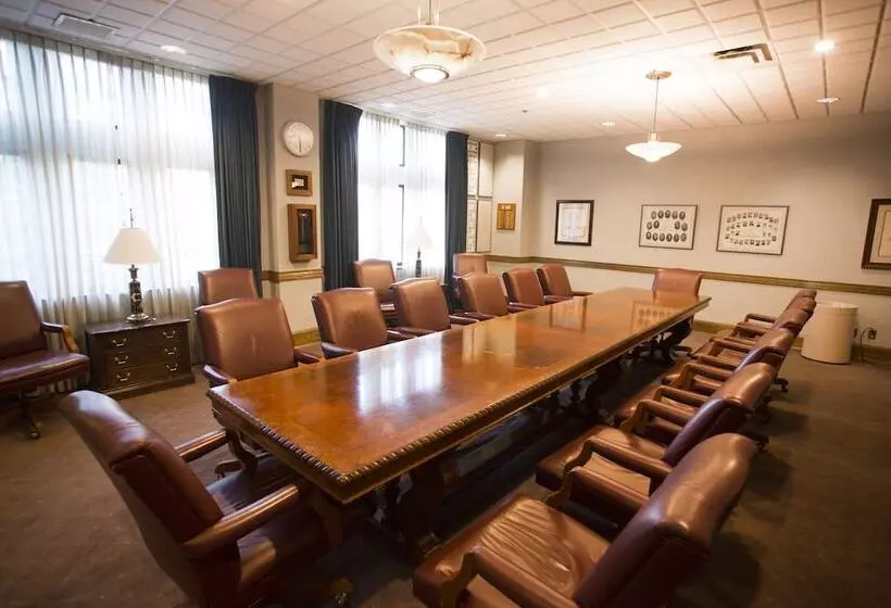 Biddle Hotel And Conference Center