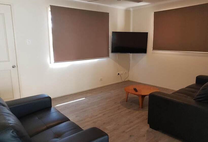 D Aguilar Hotel Motel