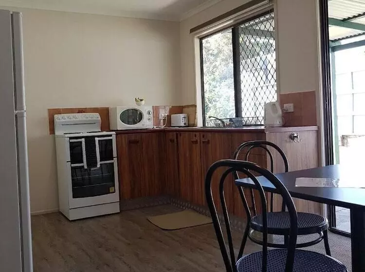 D Aguilar Hotel Motel