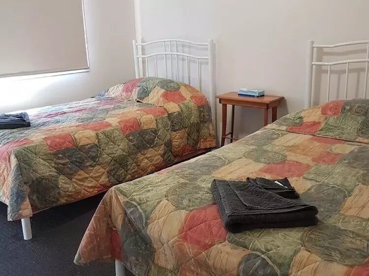 D Aguilar Hotel Motel