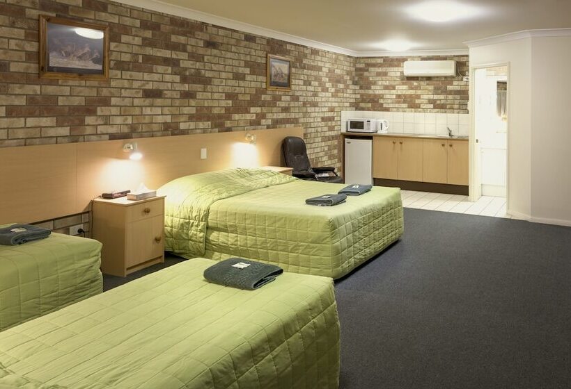 D Aguilar Hotel Motel