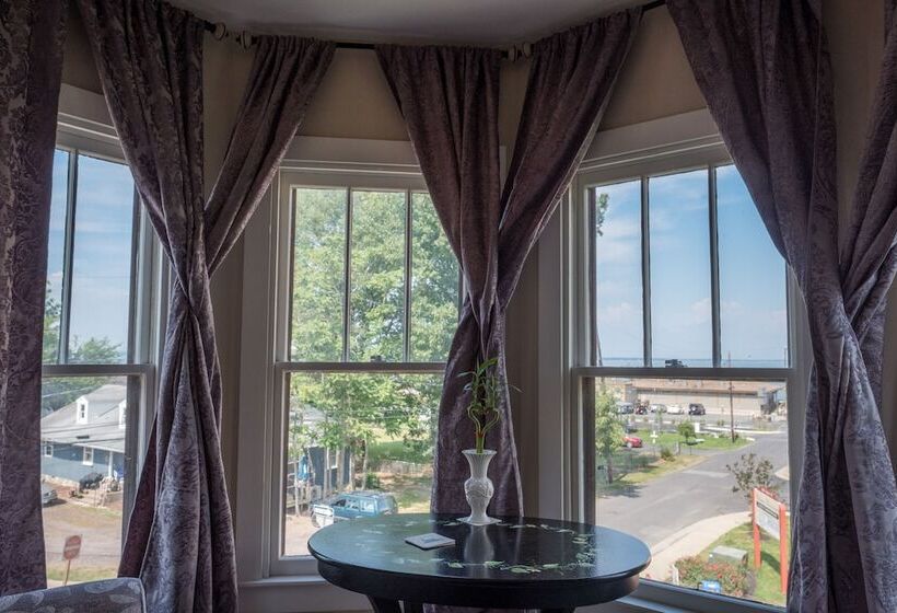 Dennison Street Inn Bed & Breakfast