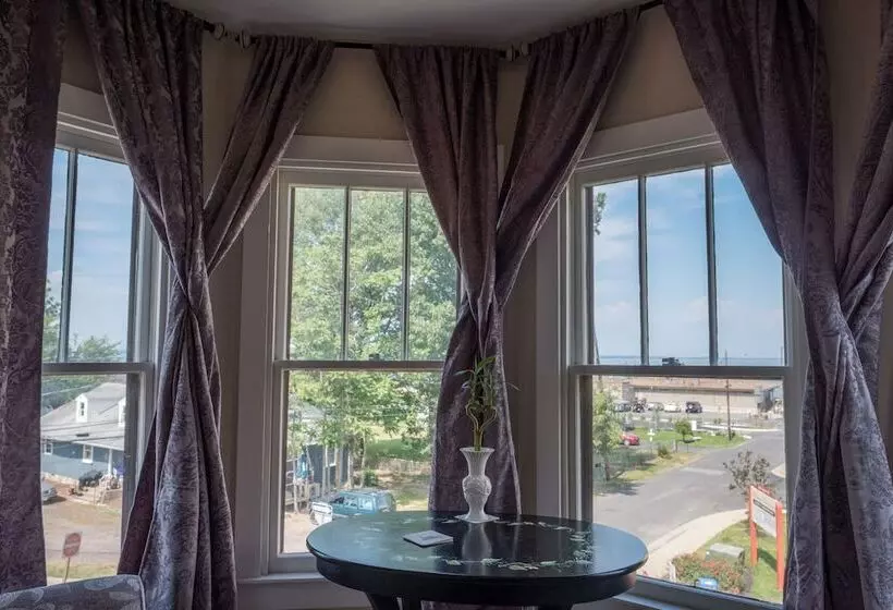 Dennison Street Inn Bed & Breakfast