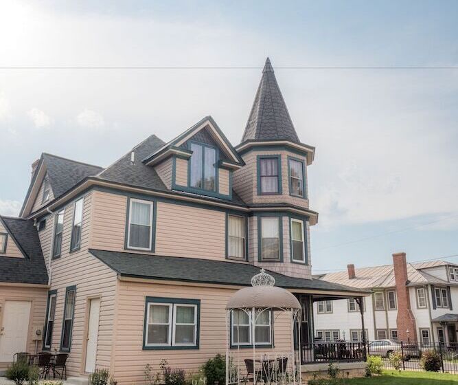 Dennison Street Inn Bed & Breakfast