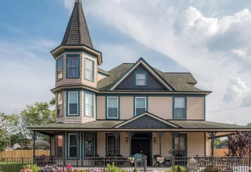 Dennison Street Inn Bed & Breakfast