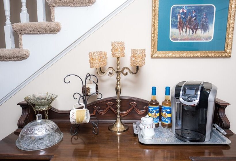 Dennison Street Inn Bed & Breakfast