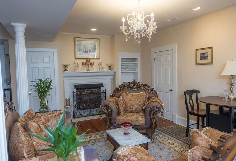 Dennison Street Inn Bed & Breakfast