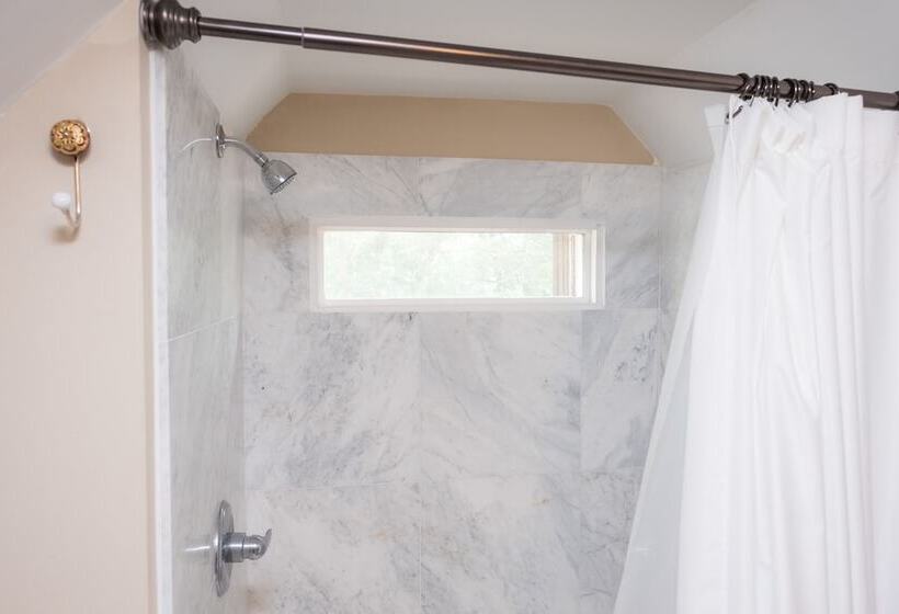 Dennison Street Inn Bed & Breakfast