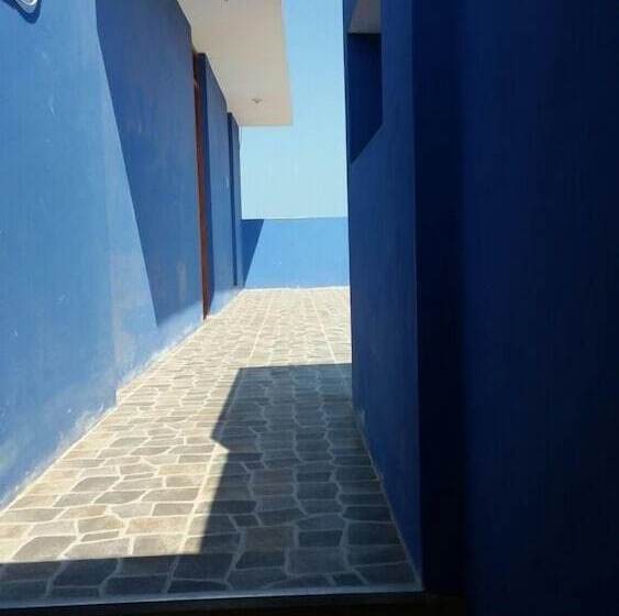 Hostal California Mollendo   Hostel