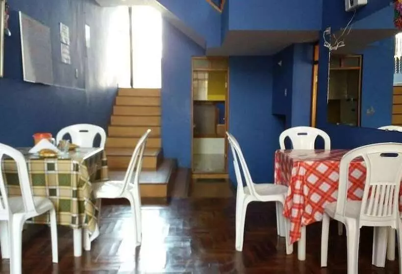Hostal California Mollendo   Hostel