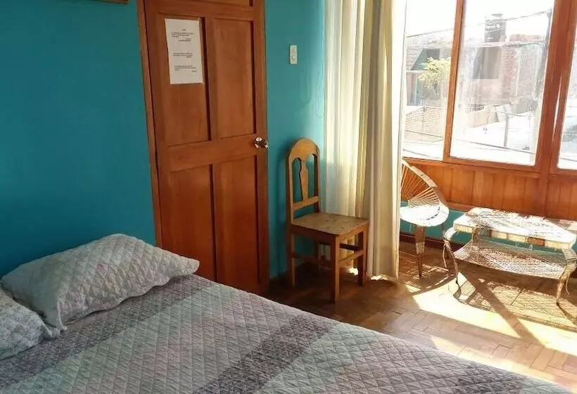 Hostal California Mollendo   Hostel