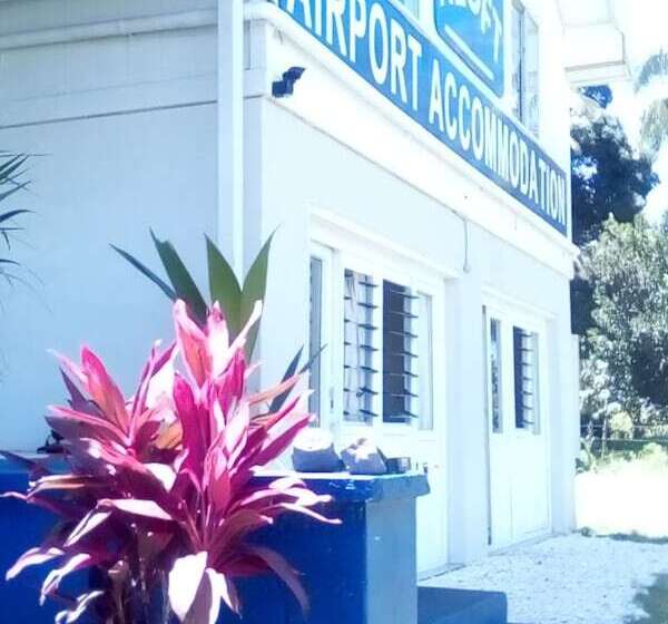 בית מלון כפרי Aloft Airport Accommodation