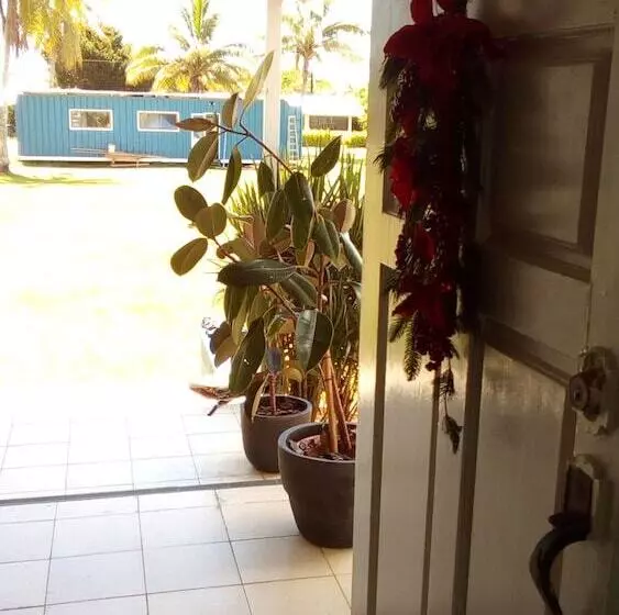 هتل Aloft Airport Accommodation