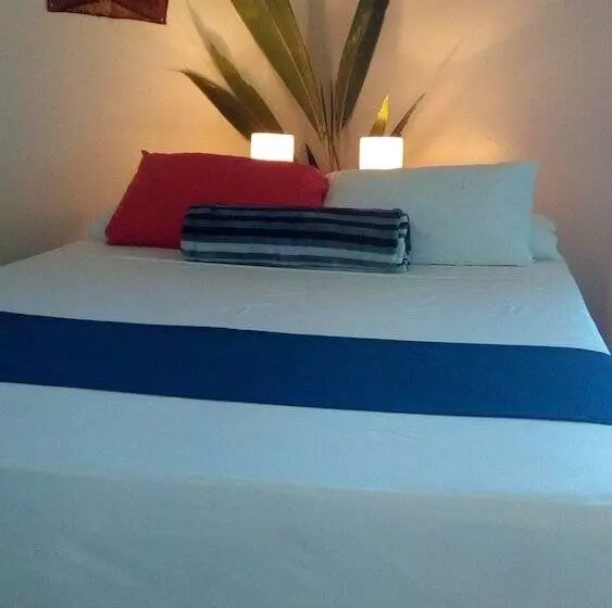 هتل Aloft Airport Accommodation