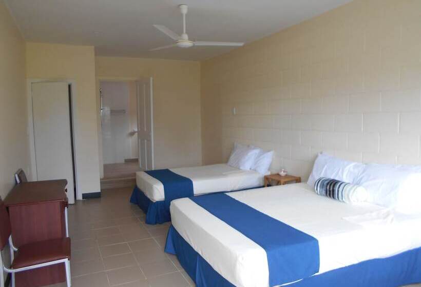 בית מלון כפרי Aloft Airport Accommodation