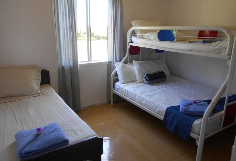 בית מלון כפרי Aloft Airport Accommodation