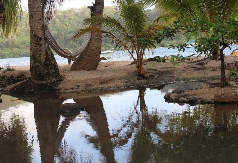 هتل Fare Oviri Lodge