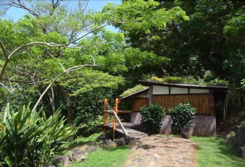 هتل Fare Oviri Lodge