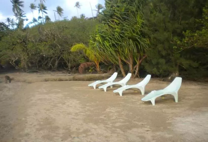 هتل Fare Oviri Lodge