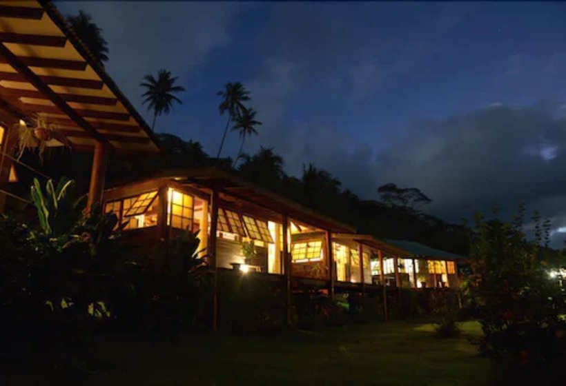 هتل Fare Oviri Lodge