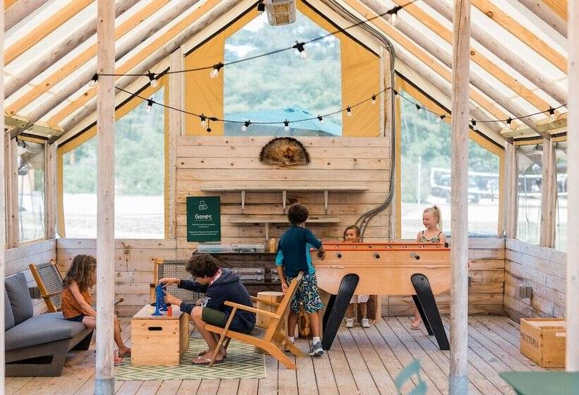 Отель Huttopia White Mountains