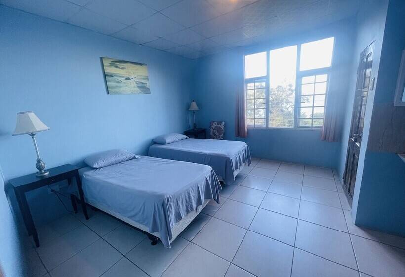 هتل Las Cuevas Beach Lodge