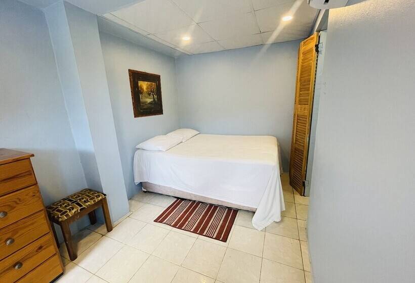 هتل Las Cuevas Beach Lodge