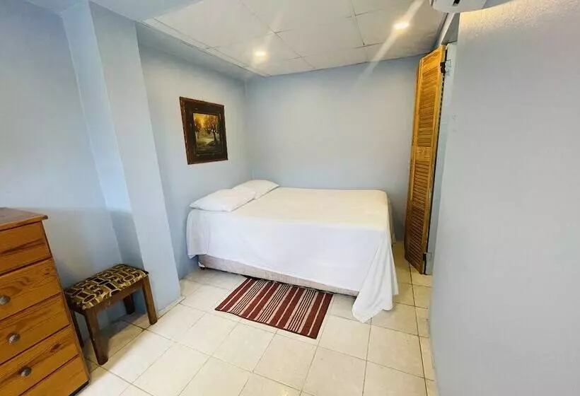 هتل Las Cuevas Beach Lodge