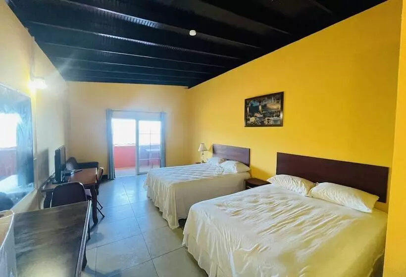 هتل Las Cuevas Beach Lodge