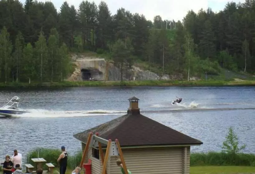Hotelli Mansikkaharju Holiday Camp