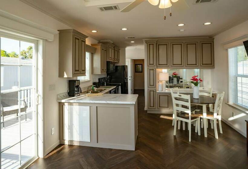 酒店 Rainbow Village Of Largo