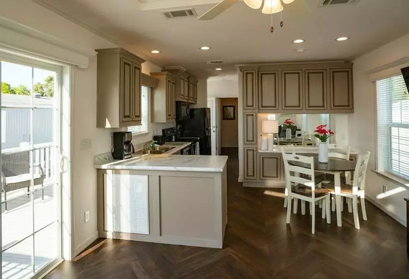 Hotelli Rainbow Village Of Largo