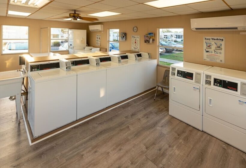 酒店 Rainbow Village Of Largo